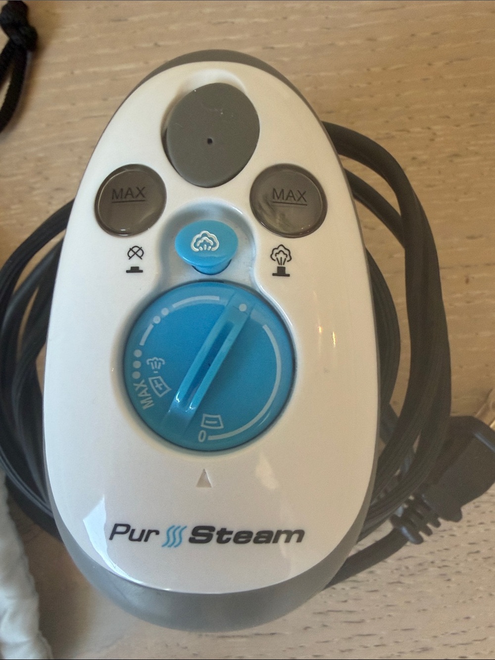 Travel Steam Iron - White and Gray - Picture 3 of 4